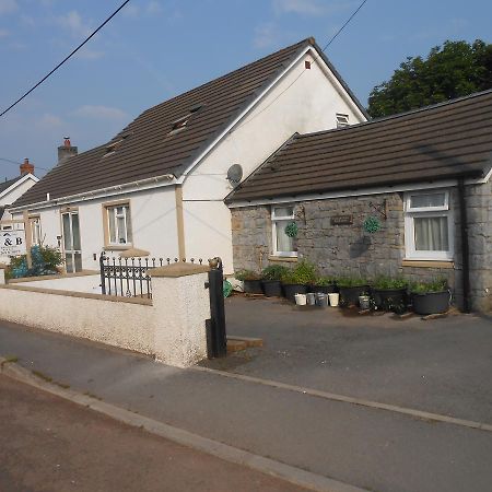 キドウェリー Lletygwilym, Heol Dwr Bed & Breakfast エクステリア 写真
